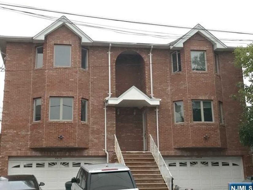 441 Hillcrest Place, Palisades Park NJ 07650