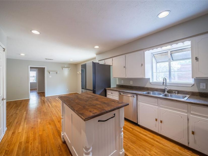 11030  Paddock Circle , Dallas Texas 75238
