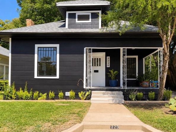 2229  College Avenue , Fort Worth Texas 76110