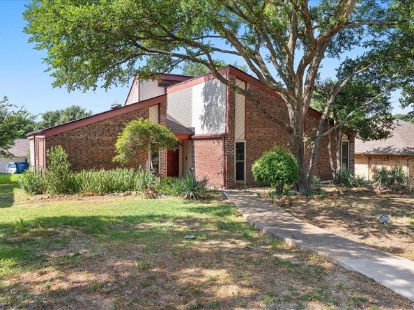 1820  Green Ridge Court , Carrollton Texas 75007