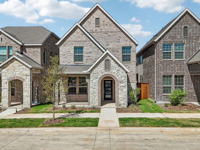 2733  Kobuk Drive , Corinth Texas 76210