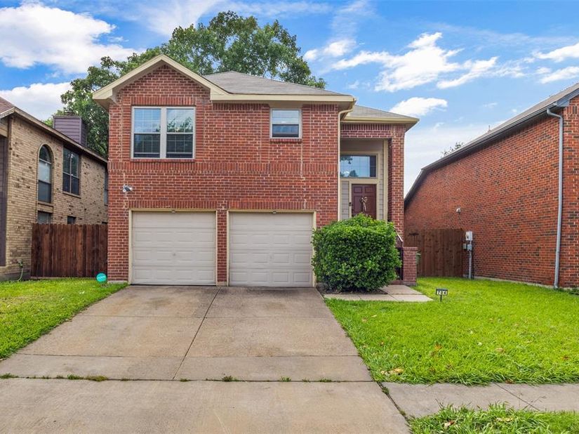 704  Meadowcreek Court , Garland Texas 75043
