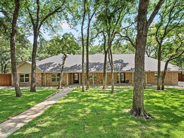 2335  Los Robles Street , Grapevine Texas 76051