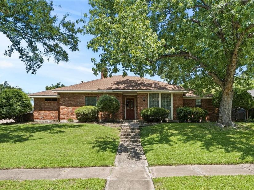 1601  Fairway Circle , Garland Texas 75043