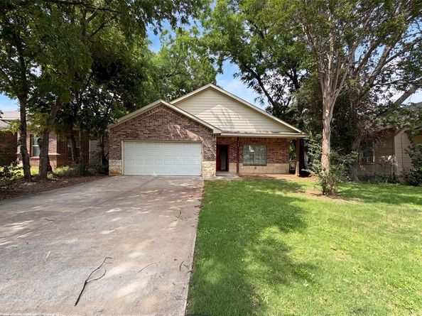 619 E Arlington Avenue , Fort Worth Texas 76104