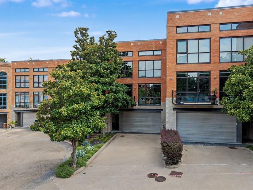 2967  Magnolia Hill Court , Dallas Texas 75201