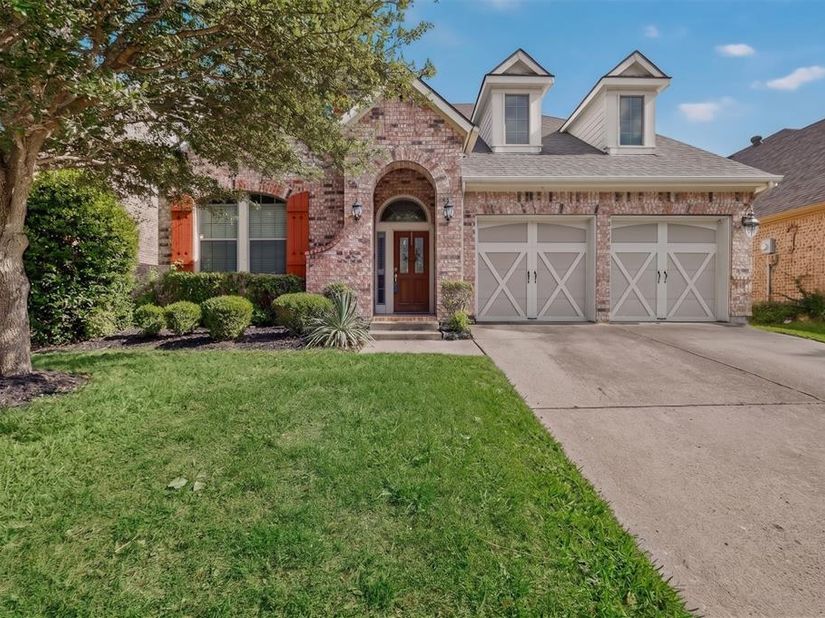 6830  Prairie Flower Trail , Dallas Texas 75227