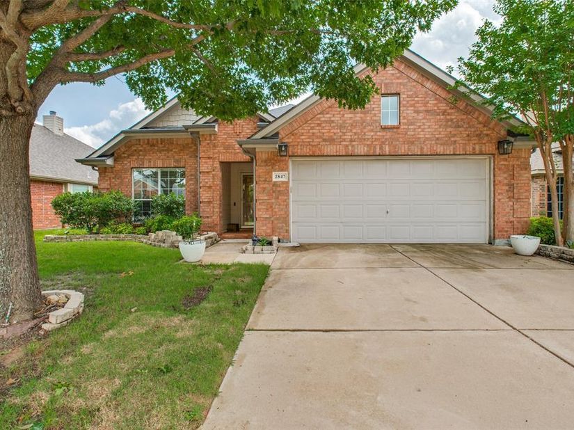 2847  Tranquilo  , Grand Prairie Texas 75054