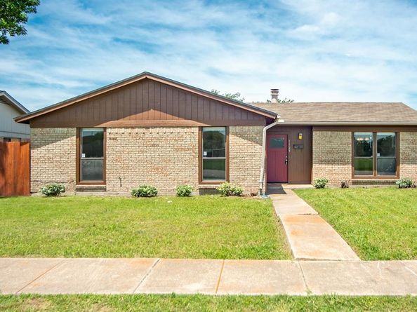 1125  Pleasant Valley Road , Garland Texas 75040