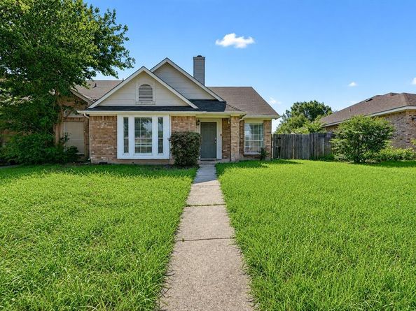 6611  Olivewood Drive , Arlington Texas 76001