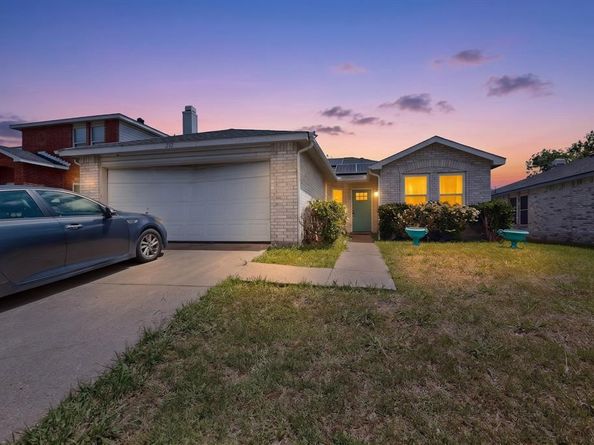 212  Crystalwood Drive , Mesquite Texas 75149