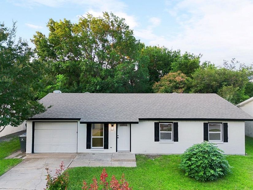 5202  Longhorn Trail , Garland Texas 75043
