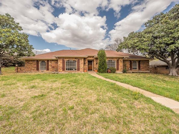 3814  Larkin Lane , Garland Texas 75043