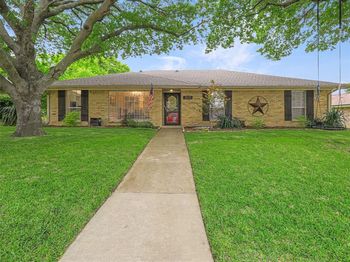 3529  Cromwell Street 