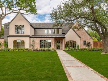 10940  Snow White Drive 