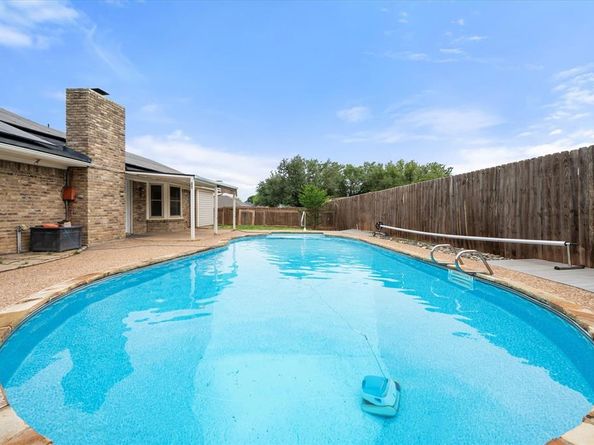 213  Meadowhill Drive , Benbrook Texas 76126