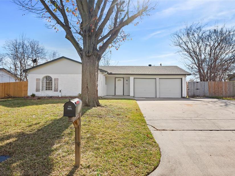 1012 E Dallas Street , Mansfield Texas 76063