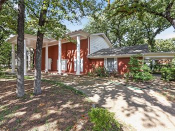 2456  Lakeview Circle 