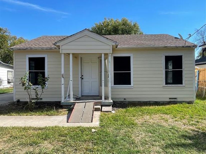 816  Carbona Drive , Dallas Texas 75217