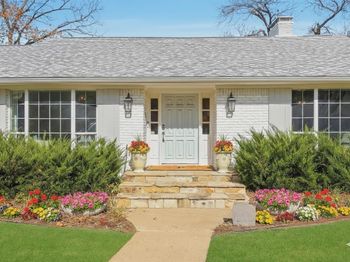 7039  Cliffbrook Drive 