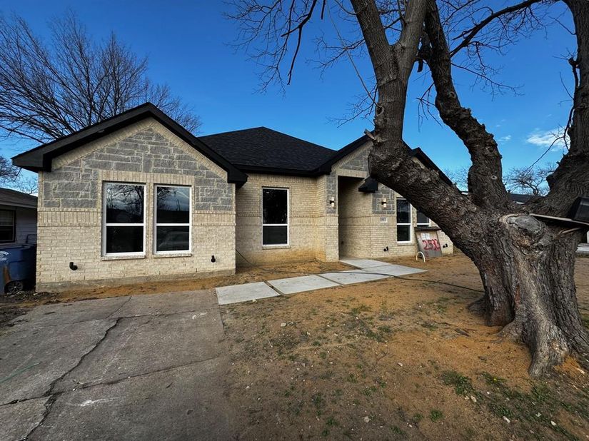 2533  Jonesboro Avenue , Dallas Texas 75228