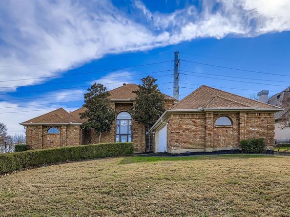 2210  Club Creek Circle , Garland Texas 75043