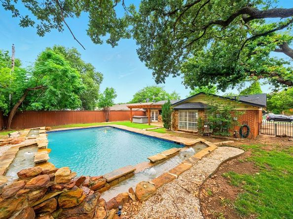 1108  Billie Ruth Lane , Hurst Texas 76053