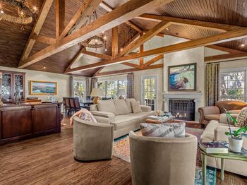 425  Crestwood Drive 