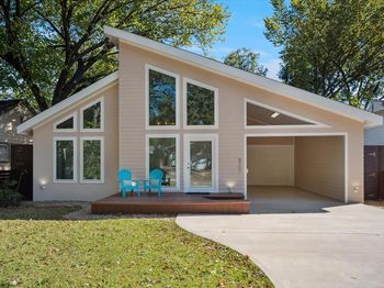 8702  San Fernando Way 