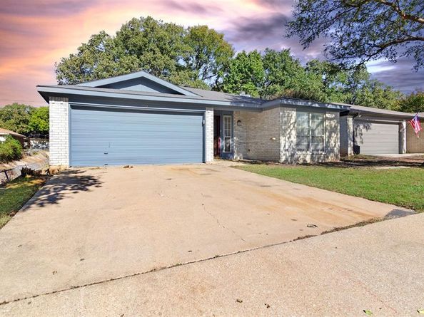 1122  Glen Creek Drive , Mansfield Texas 76063