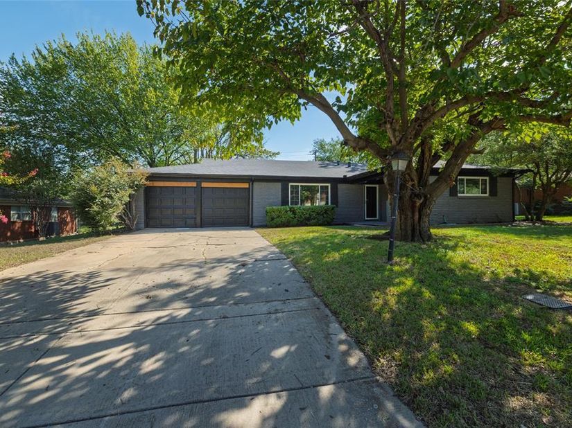102  Juniper Street , Mansfield Texas 76063