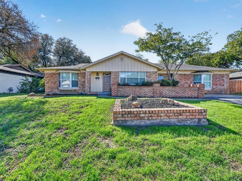 155  Sheffield Drive , Fort Worth Texas 76134