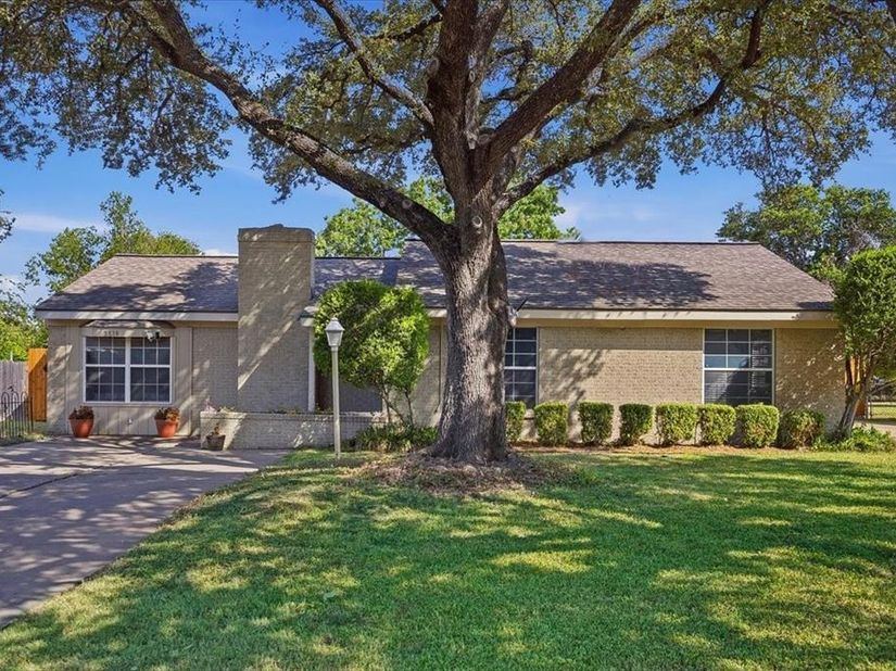 3520  South Drive , Fort Worth Texas 76109