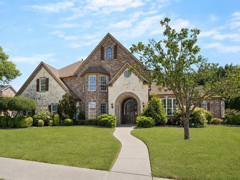 804  White Buffalo Lane , Heath Texas 75032