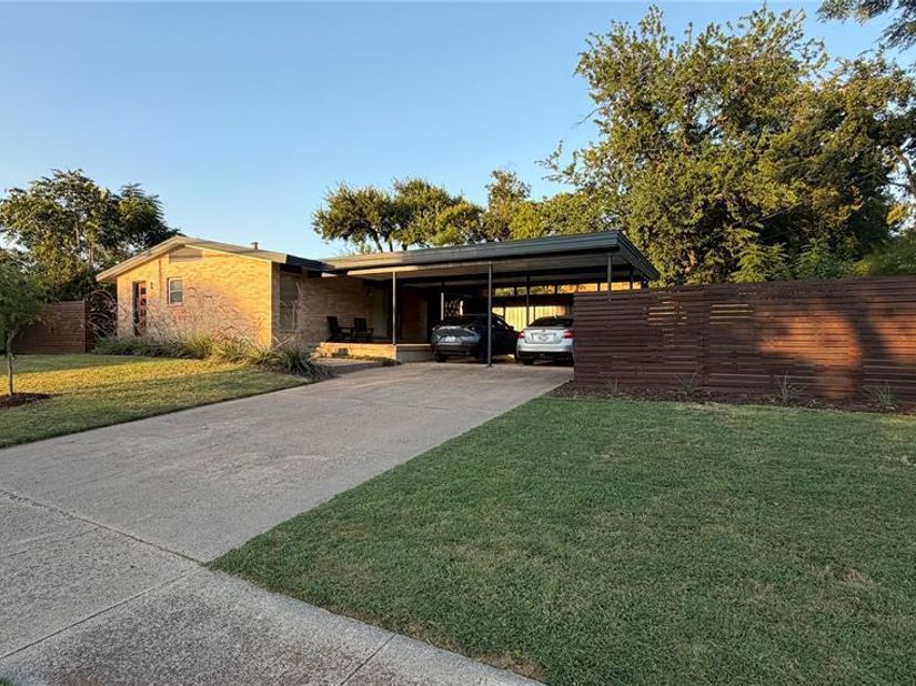 11008  Quail Run Street , Dallas Texas 75238