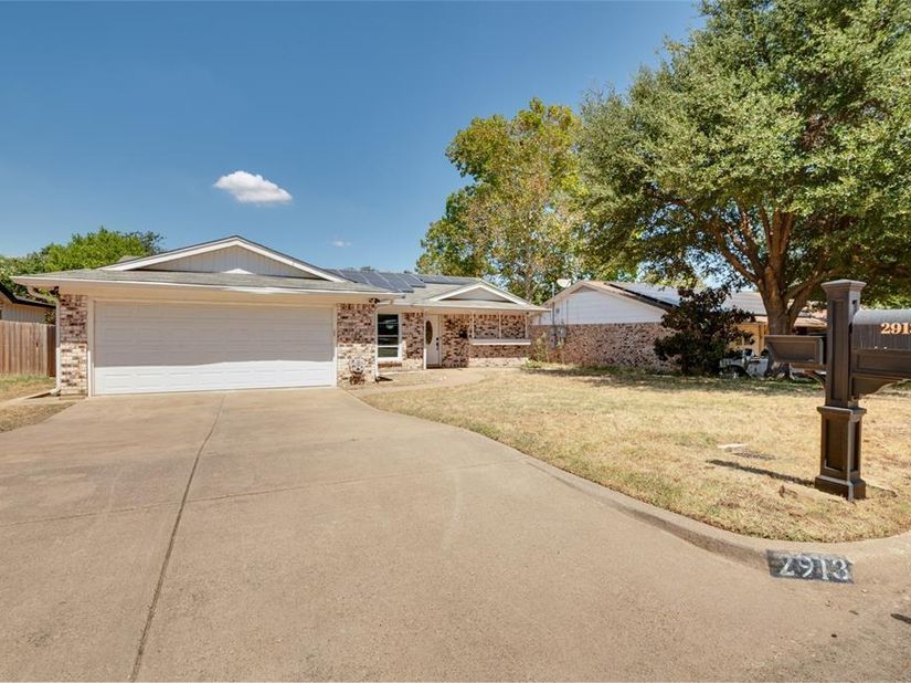 2913  David Lane , Arlington Texas 76013