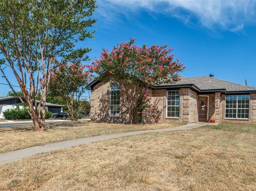1838  San Antonio Street , Grand Prairie Texas 75051