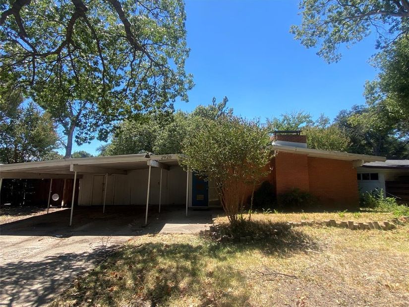 2926  Eric Lane , Farmers Branch Texas 75234