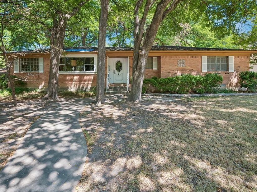 11232  Yorkmont Circle , Dallas Texas 75218