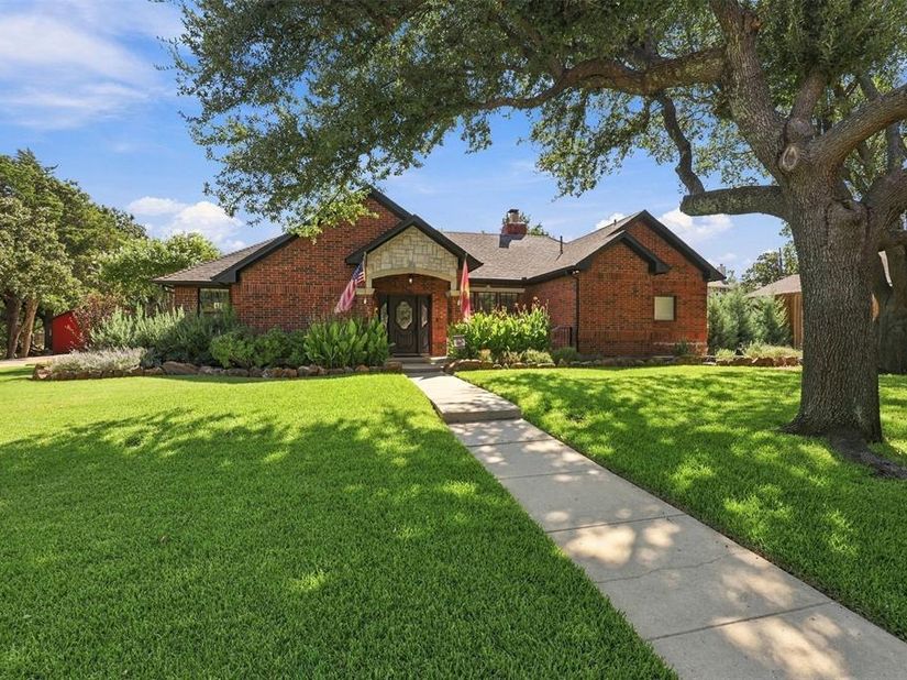 1821  Quail Run Drive , Corinth Texas 76208