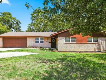 403 E Huitt Lane 