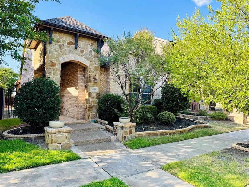 1041  Lone Ivory Trail , Arlington Texas 76005