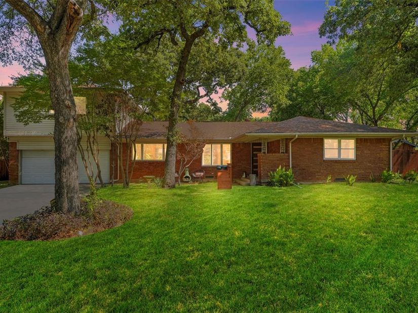 1417  Sylvan Drive , Arlington Texas 76012