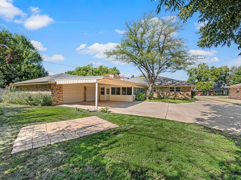 1608  Delta Drive , Arlington Texas 76012