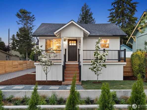 9553 Evanston Avenue N, Seattle WA 98103