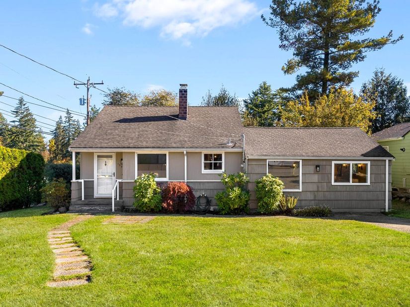 15910 1st Ave NW, Shoreline WA 98177