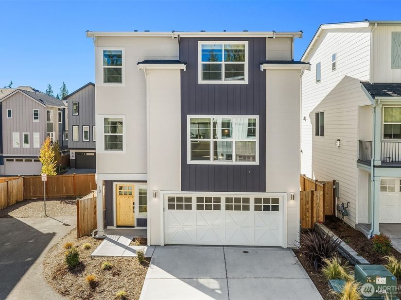 10 160th Place SE, Bothell WA 98012