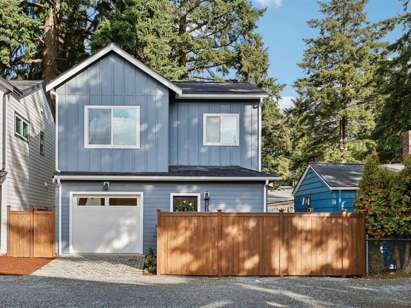 13715 Stone Avenue N, Seattle WA 98133