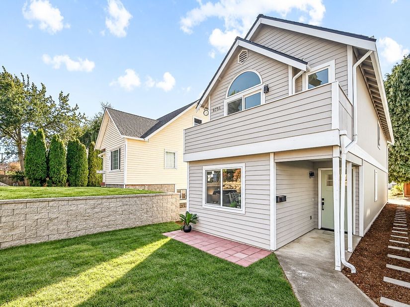 9751 Densmore Avenue N, Seattle WA 98103