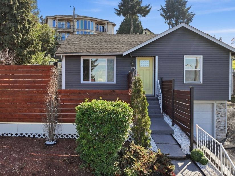 470 Grandey Way NE, Renton WA 98056